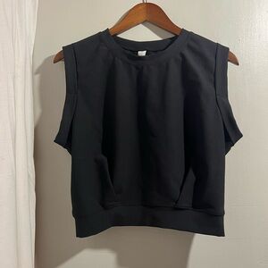 Halara
Size: L
Color: women’s cropped crew neck black
Condition: NWT